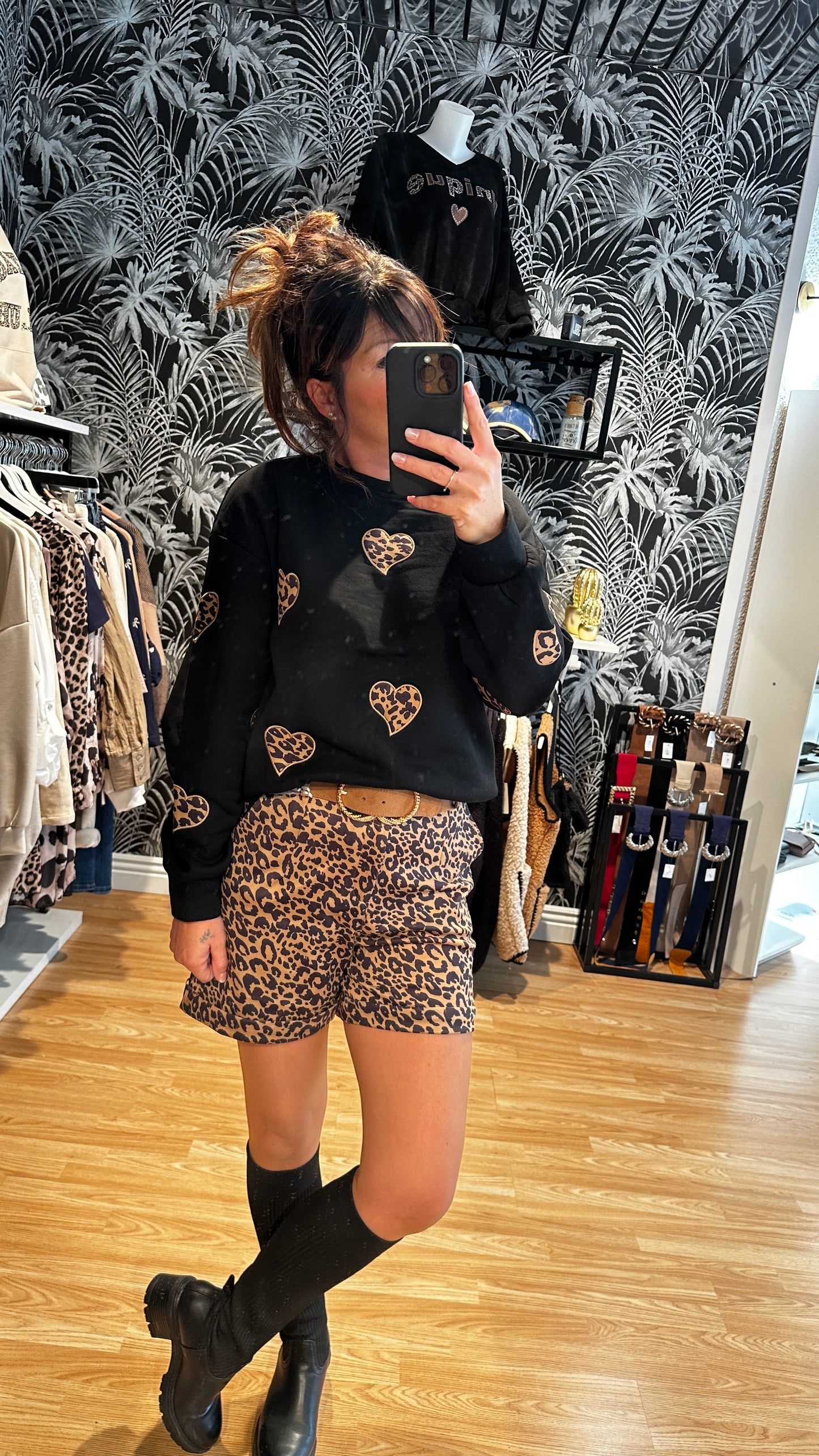 Short leopard